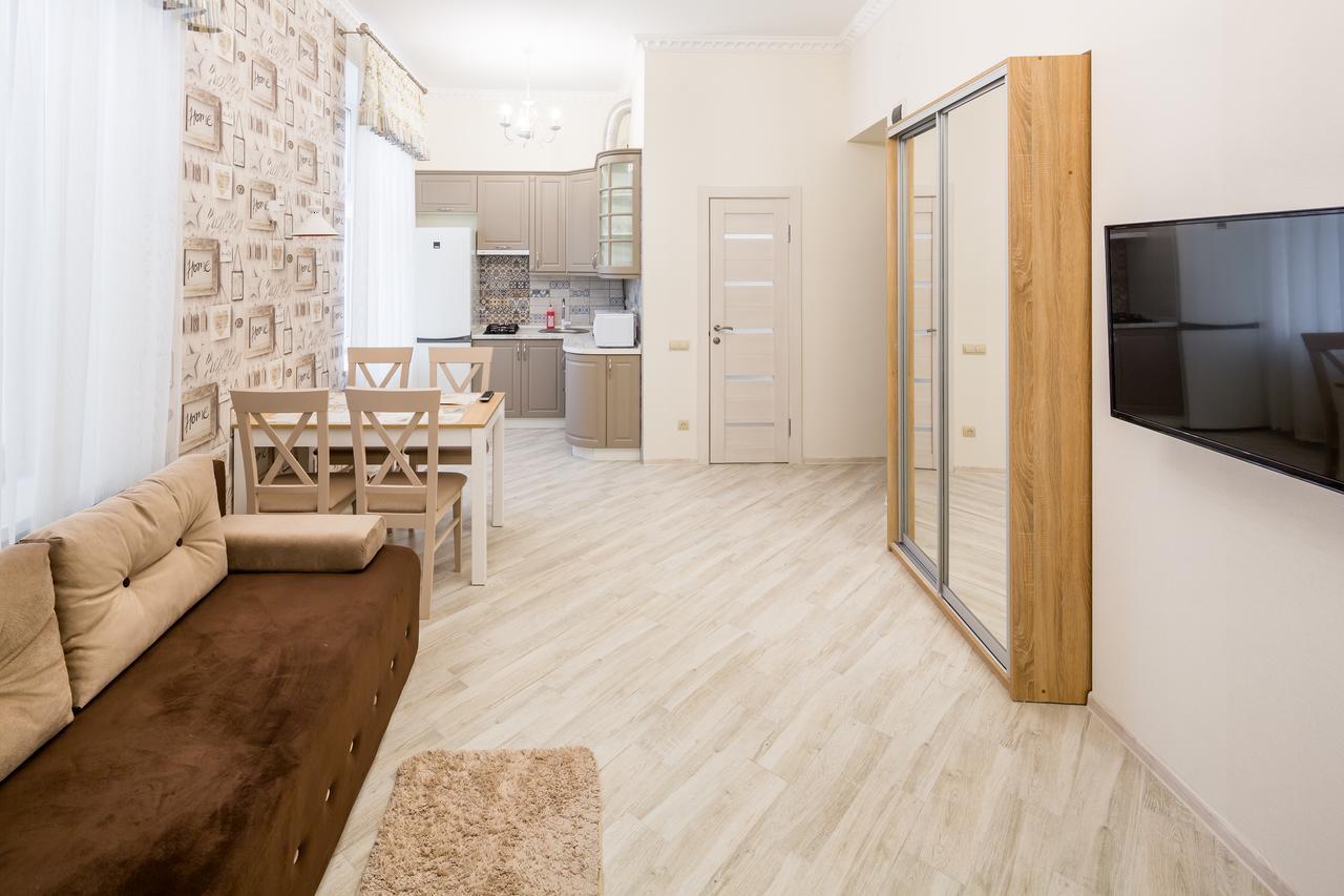 Leogrand Vip Apartments On Udatnogo 4 Lviv Exterior foto