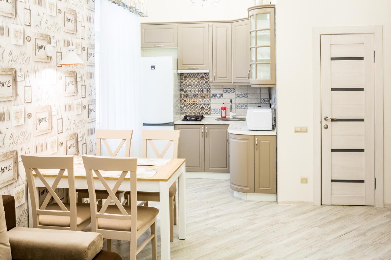Leogrand Vip Apartments On Udatnogo 4 Lviv Exterior foto