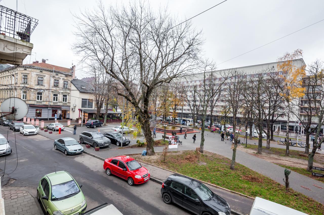 Leogrand Vip Apartments On Udatnogo 4 Lviv Exterior foto